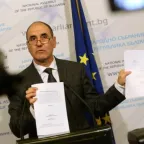Оставката на Цветан Цветанов не реши нищо, той запази цялата си власт  