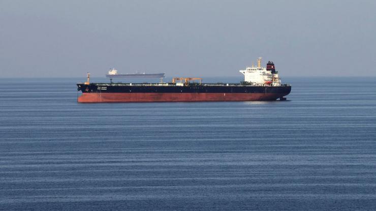 Четири танкера с петрол са били атакувани от неизвестни сили, напрежението в Близкия изток ескалира