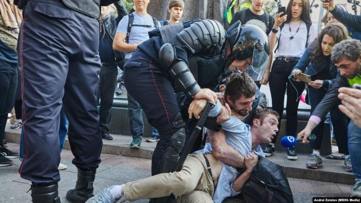 Руснаците научават какво се случва на протестите преди всичко от социалните медии
