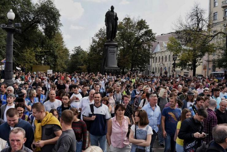 Изненадващо на непарзрешения протест нямаше арести и полицейско насилие