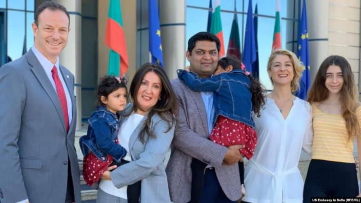 Новият посланик на САЩ Херо Мустафа и семейството ѝ в София