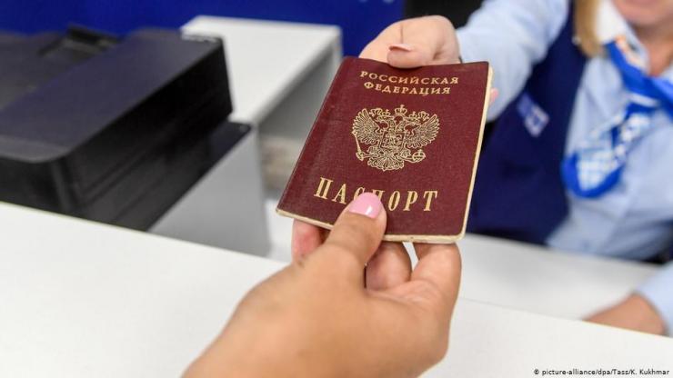Руските паспорти на жители на Донецк и Луганск няма да важат в Европа  