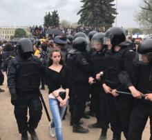 Стотици демонстранти бяха задържани по време на масовите протести в Москва