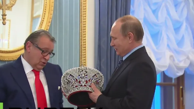Путин с корона