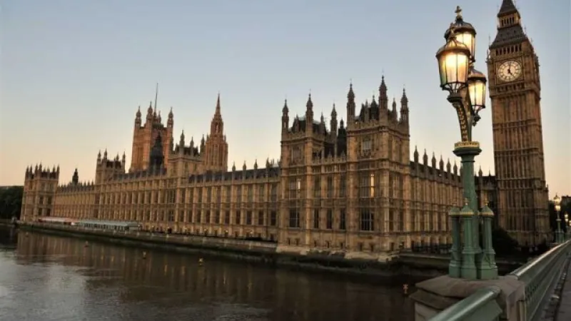 Парламентът в Лондон настоява НАТО да отговори на разполагането на руски ракети срещу Европа