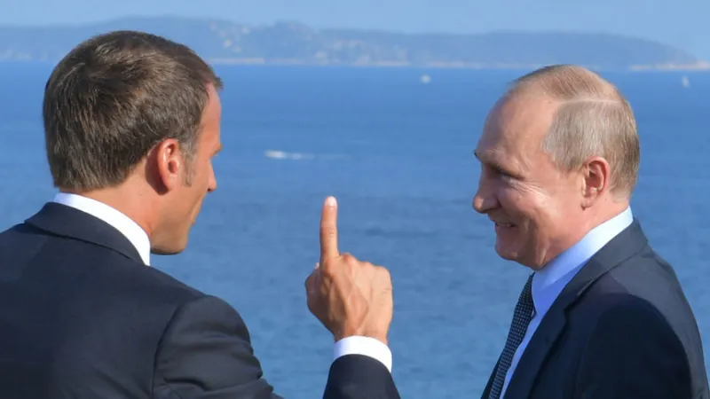 Макрон смъмри Путин за полицейското насилие в Москва 