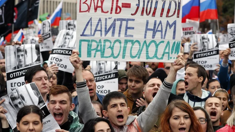 Десетки хиляди протестират в Москва срещу отказа на властта да допусне до изборите опозиционни кандидати