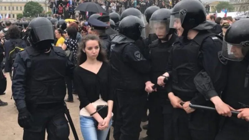 Стотици демонстранти бяха задържани по време на масовите протести в Москва