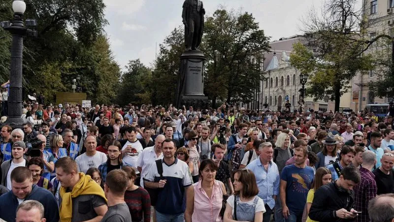 Изненадващо на непарзрешения протест нямаше арести и полицейско насилие