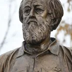 Паметник на Солженицин